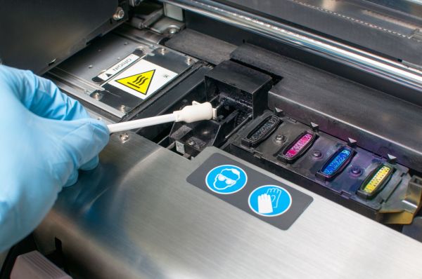 Serwis ploterów  zapewniają dodatkowo naprawę drukarek w biura.