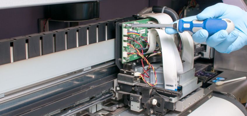 Serwis ploterów  zapewniają dodatkowo naprawę drukarek w firm budowlanych.